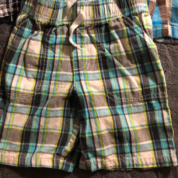 Set of 3- boys plaid shorts - Picture 3 of 4